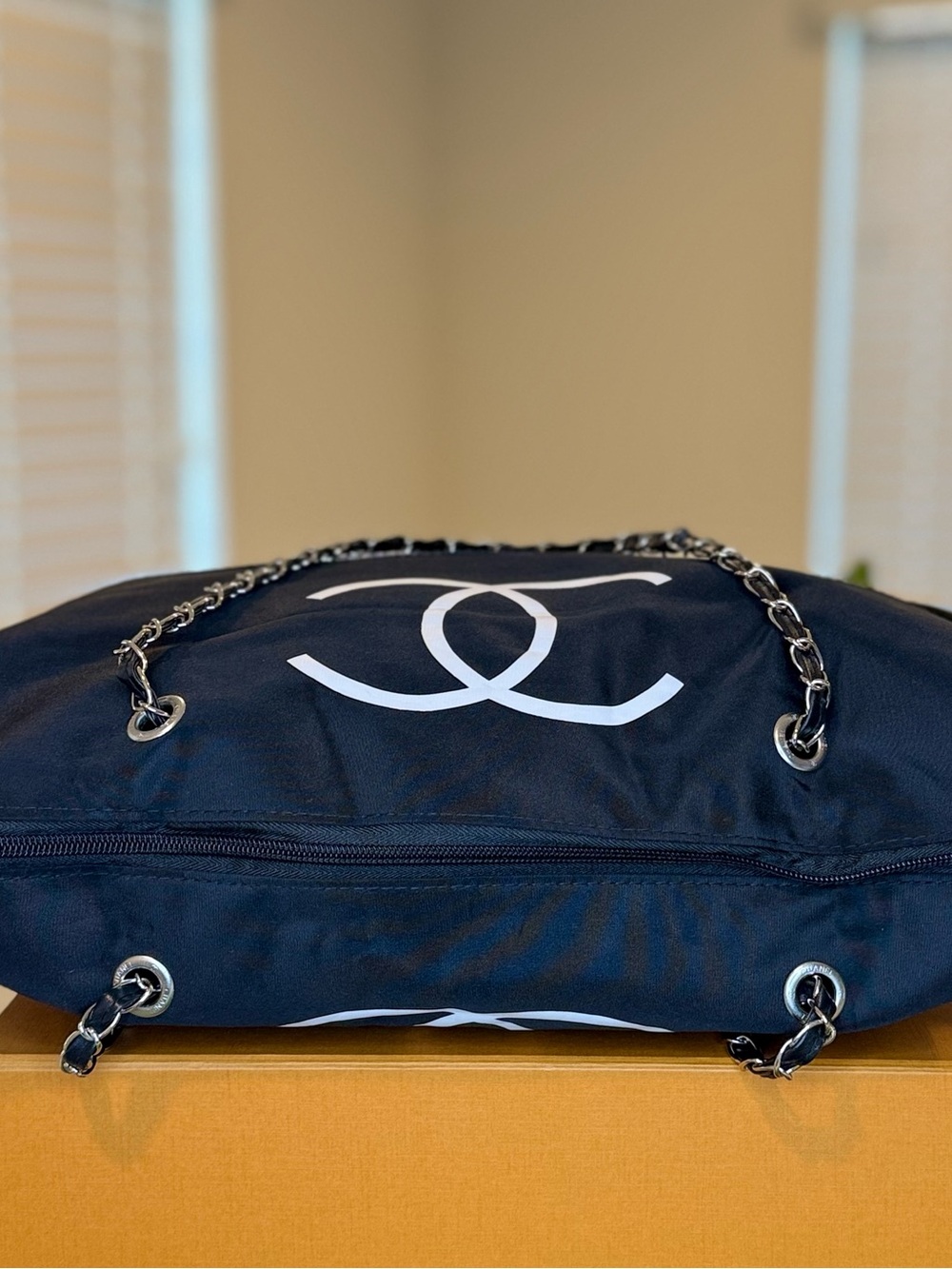 𝑵𝒆𝒘 CHANEL VIP Black Nylon Tote with faux-Patent Trim and Chain Straps - Picture 7 of 14
